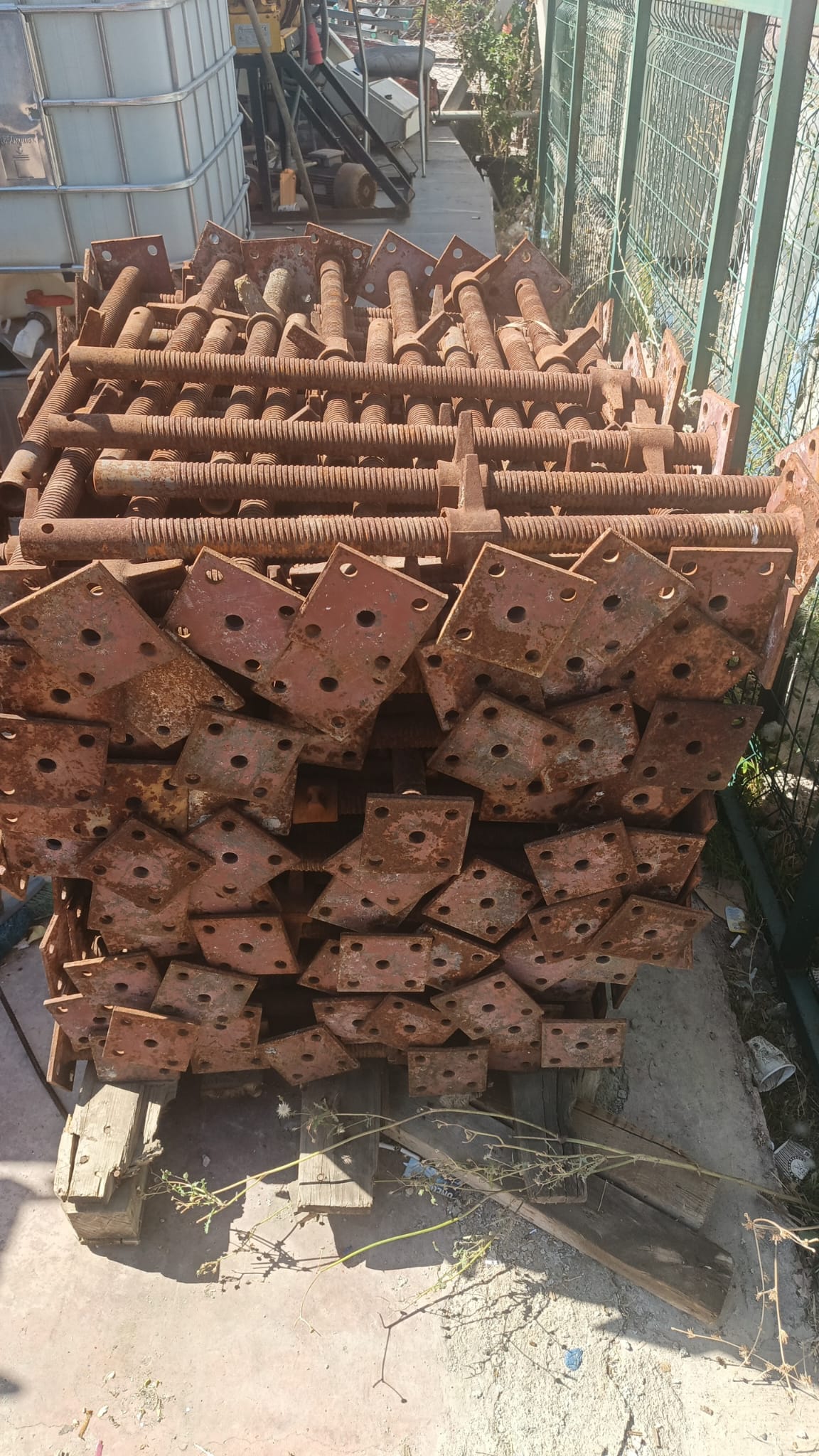 iskele sistemleri, inşaat iskelesi, kalıp iskelesi, teleskopik direk, cup-lock iskele, flanşlı iskele, şantiye ekipmanları, yapı malzemeleri, beton santrali, çimento silosu, Ömür İskele, Ankara iskele