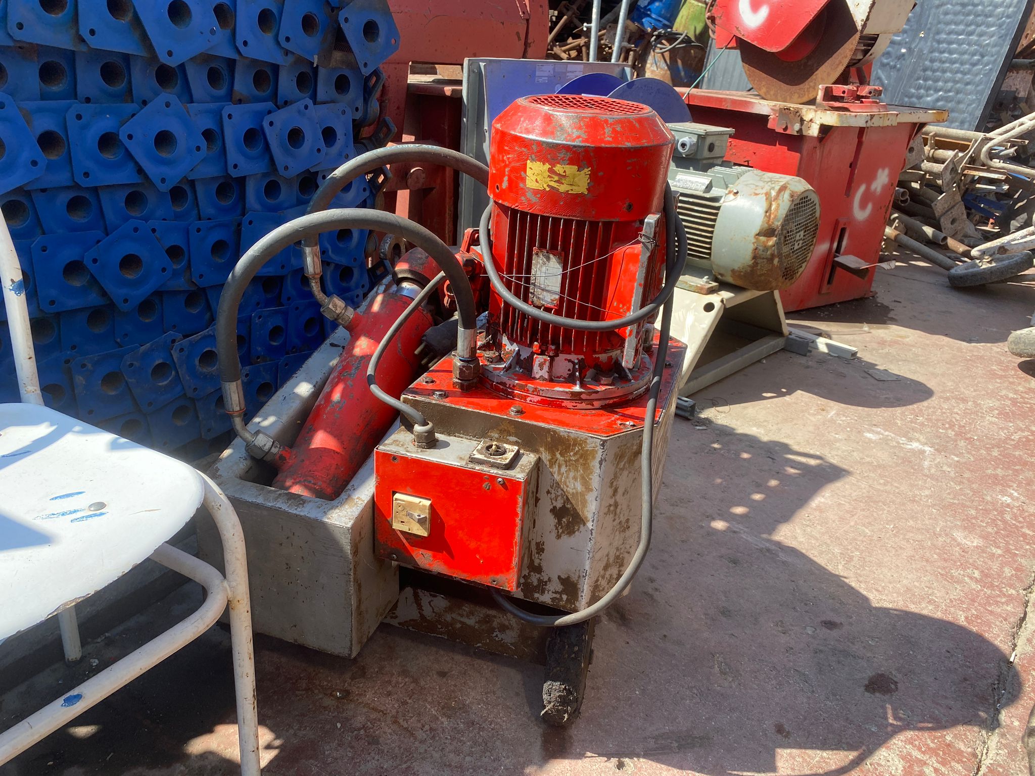 iskele sistemleri, inşaat iskelesi, kalıp iskelesi, teleskopik direk, cup-lock iskele, flanşlı iskele, şantiye ekipmanları, yapı malzemeleri, beton santrali, çimento silosu, Ömür İskele, Ankara iskele
